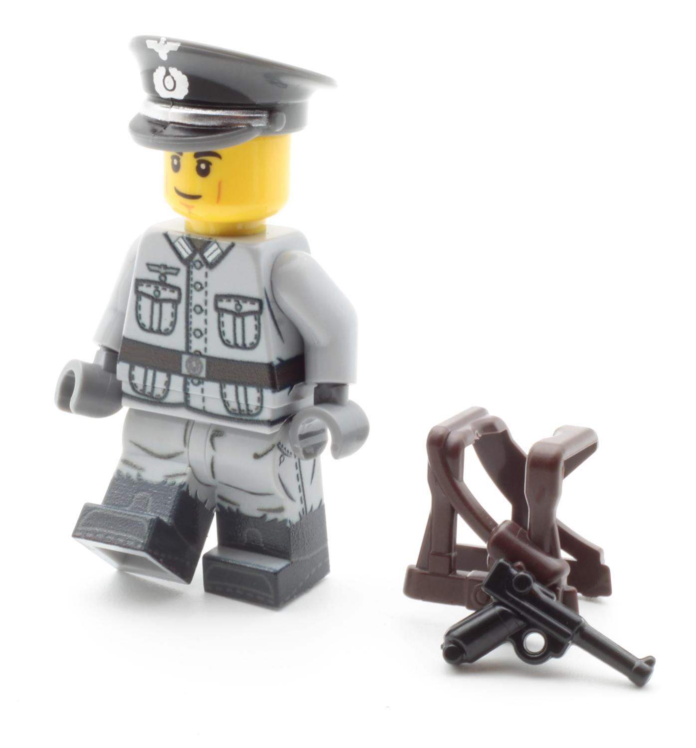 Deutscher Offizier mit BrickArms Luger und Weste aus LEGO® Steinen