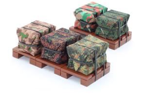 Militärische Vorräte mit Camouflage Plane